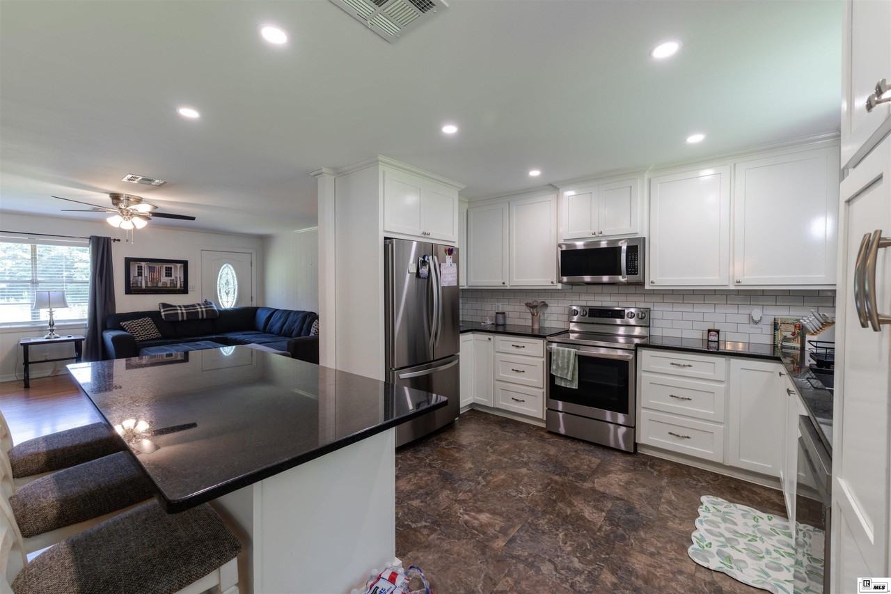 4035 Tisdale Rd - Photo 7 of 30