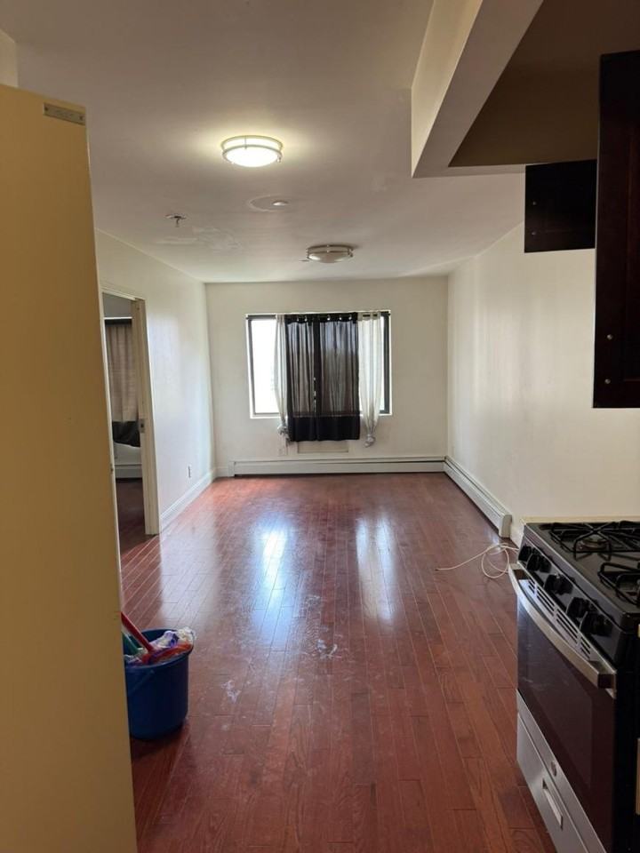 2120 Daly Ave - Photo 3 of 6