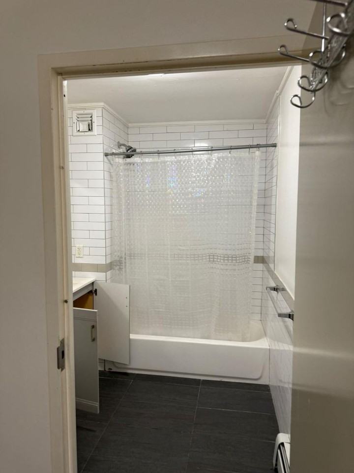 2120 Daly Ave - Photo 4 of 6