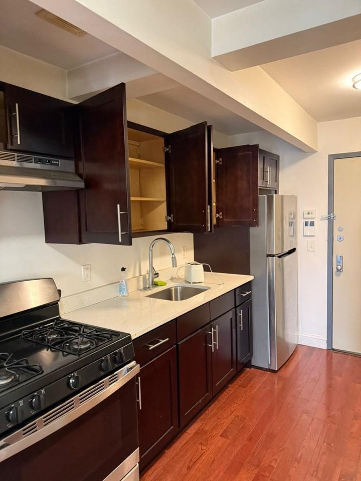 2120 Daly Ave - Photo 5 of 6
