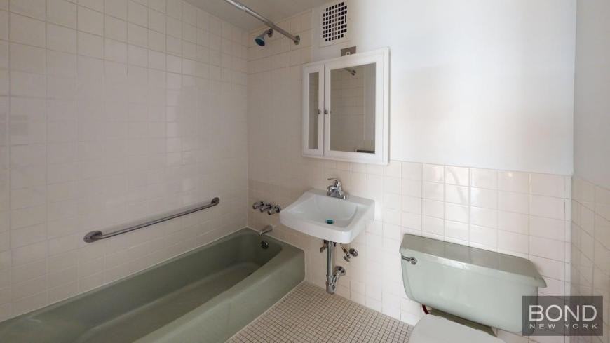 123 W 3rd St - Photo 5 of 9