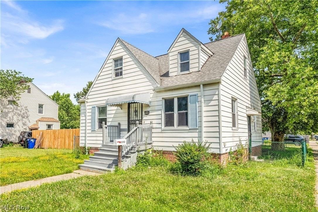 13702 Wainstead Ave - Photo 2 of 23