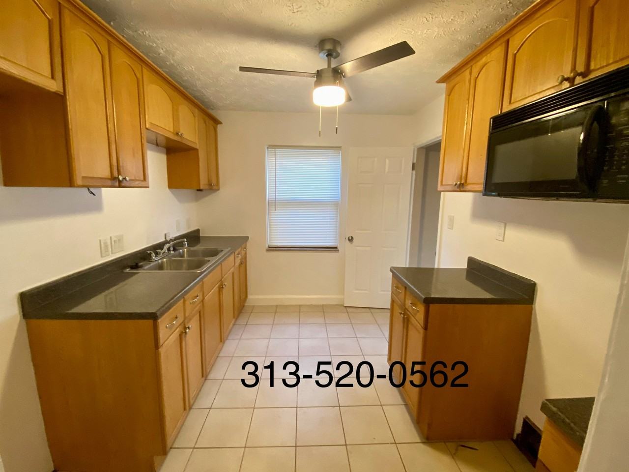 15881 Manor St - Photo 2 of 16