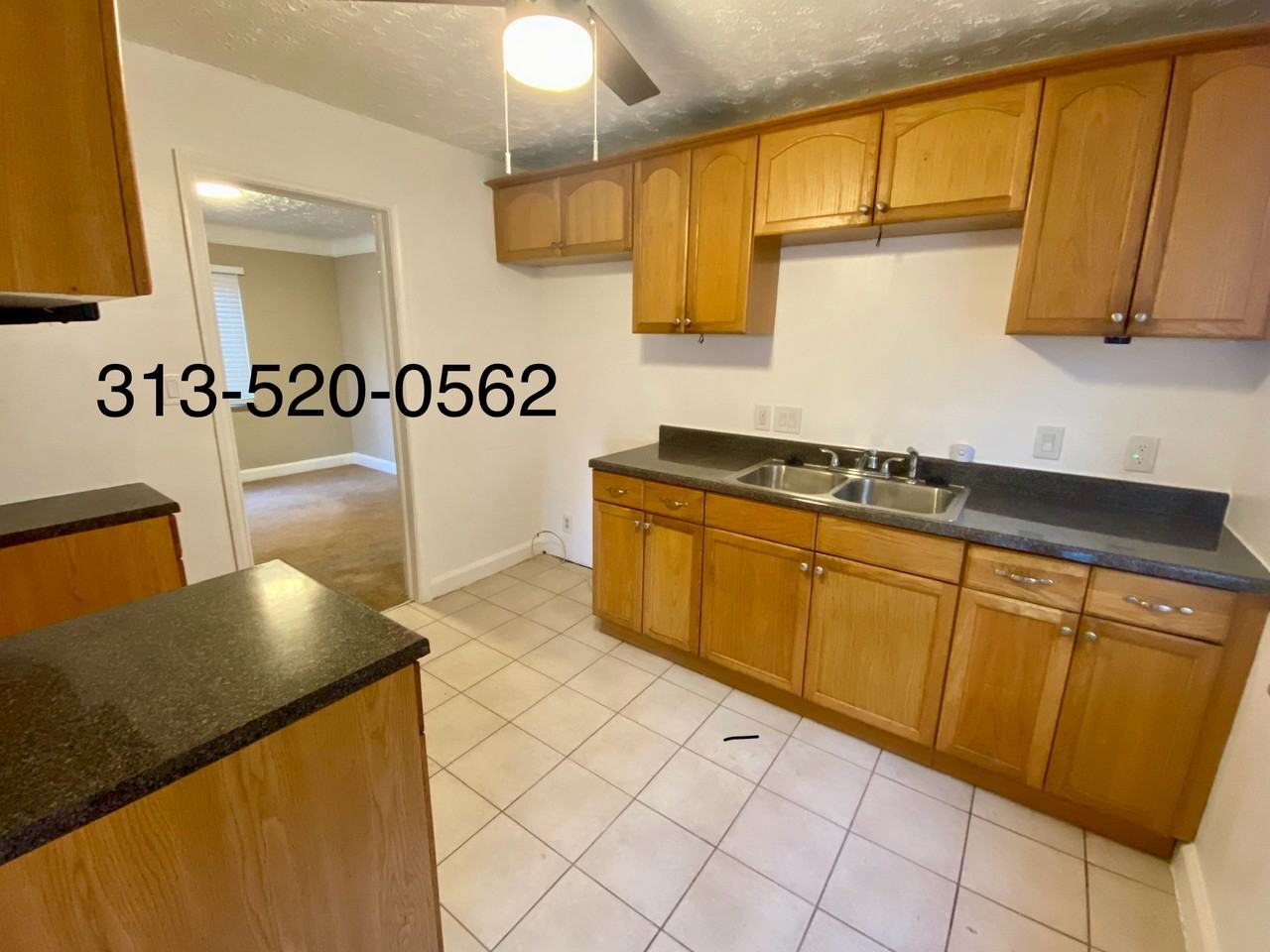 15881 Manor St - Photo 3 of 16