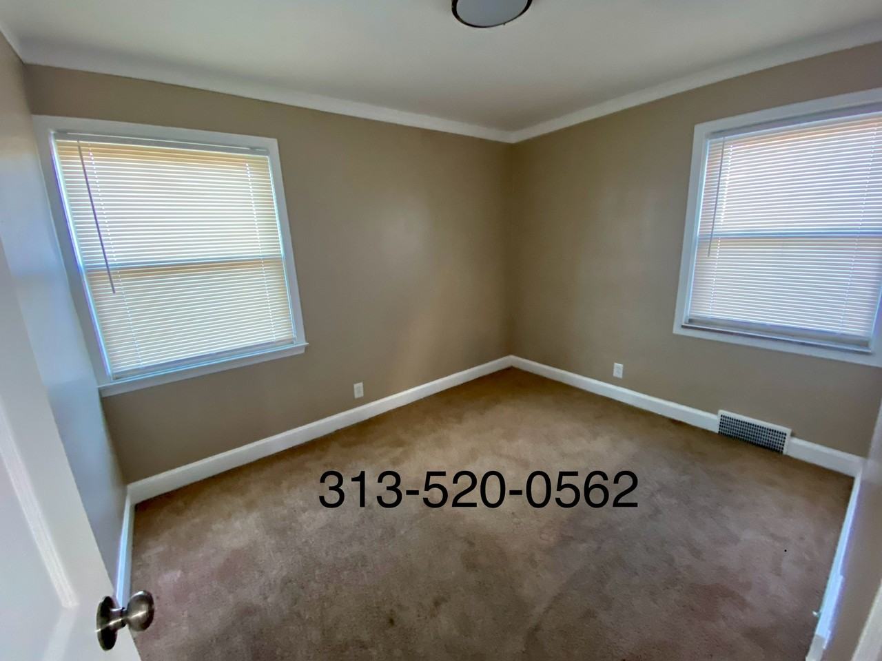 15881 Manor St - Photo 4 of 16
