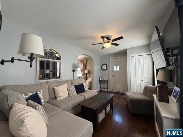 262 Windsor Rd - Photo 4 of 18