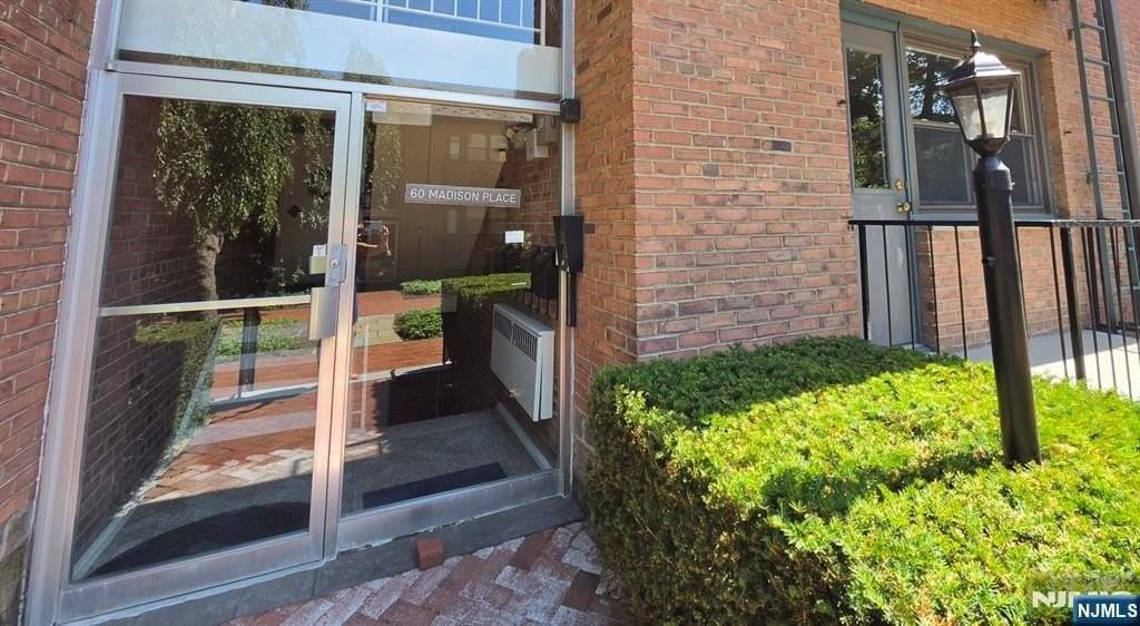 60 Madison Pl #A10 - Photo 3 of 34
