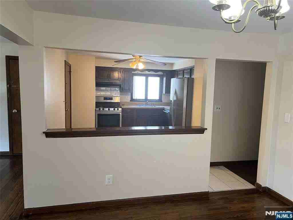 133 Washington St #1 - Photo 5 of 13