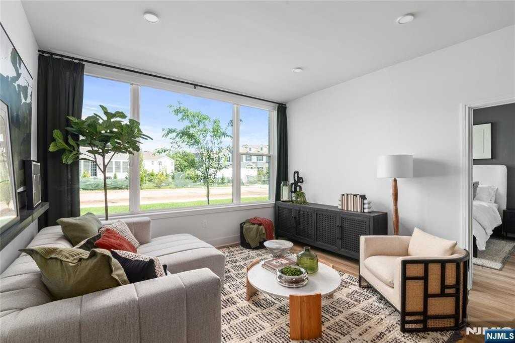 18 Park Ave #1218 - Photo 6 of 22