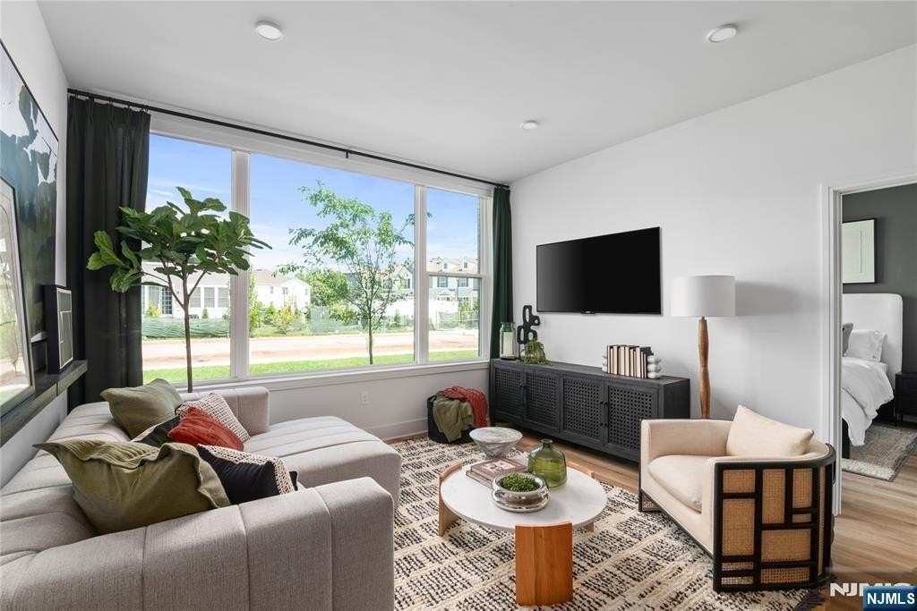 18 Park Ave #1327 - Photo 4 of 22