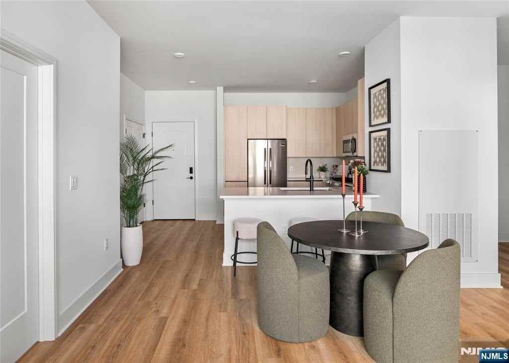 18 Park Ave #1302 - Photo 7 of 22