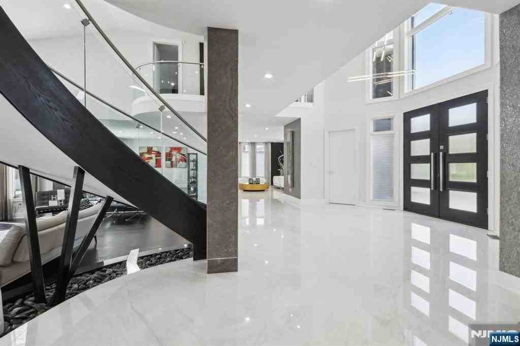 63 Roberts Rd - Photo 4 of 47