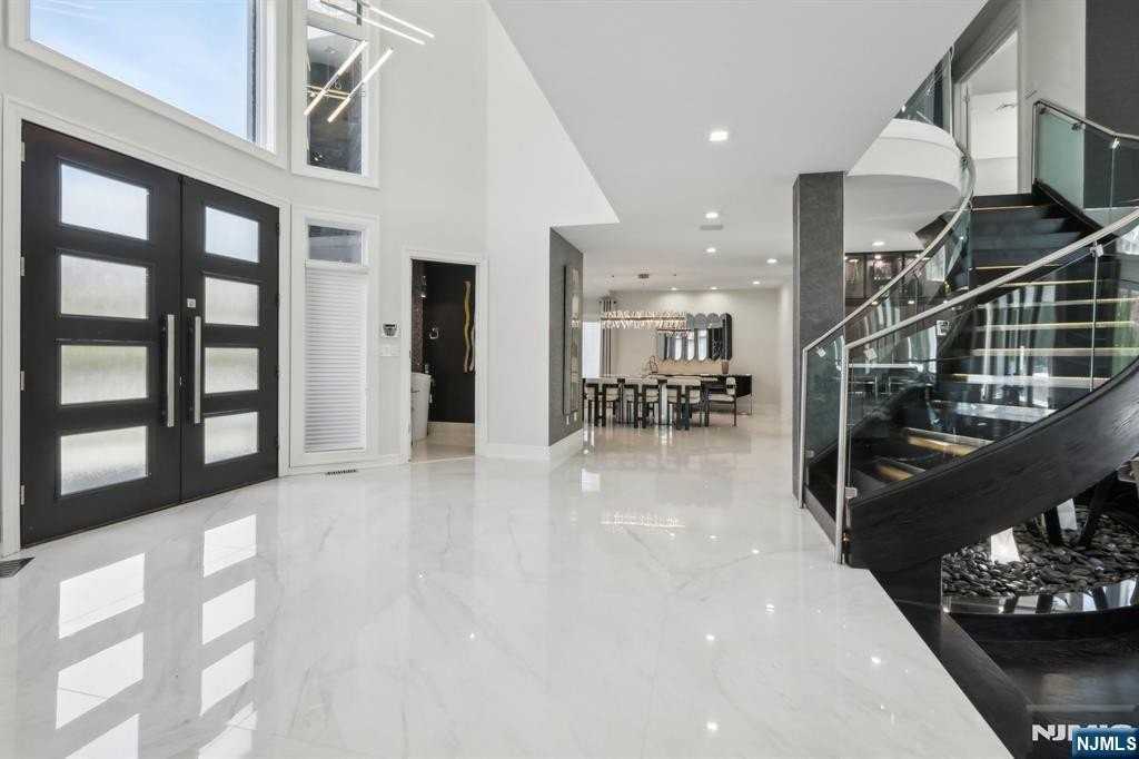 63 Roberts Rd - Photo 5 of 47