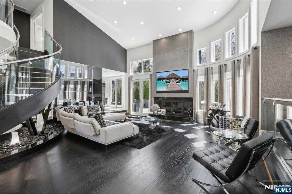 63 Roberts Rd - Photo 7 of 47