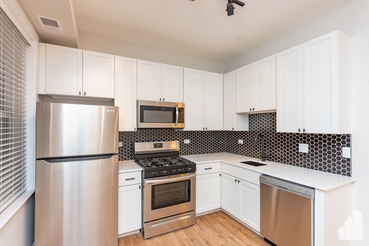 656 W Wrightwood Ave #656-400 - Photo 4 of 10