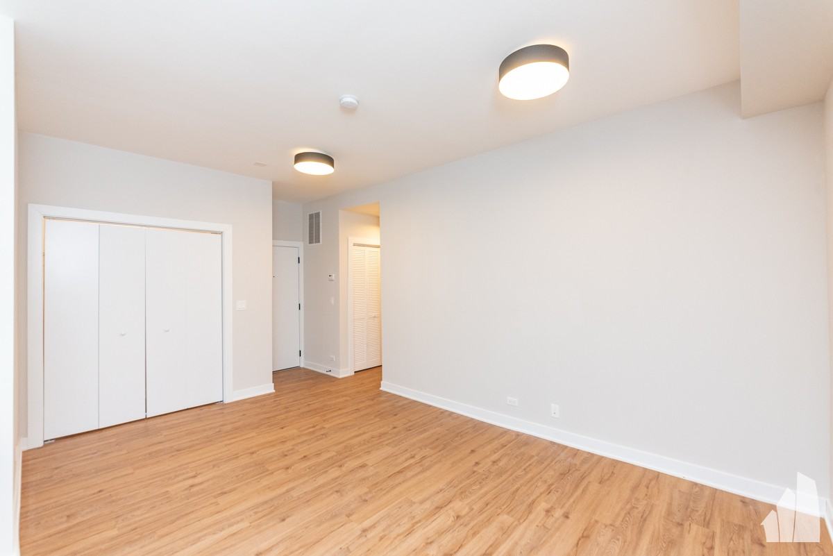 656 W Wrightwood Ave #656-400 - Photo 5 of 10