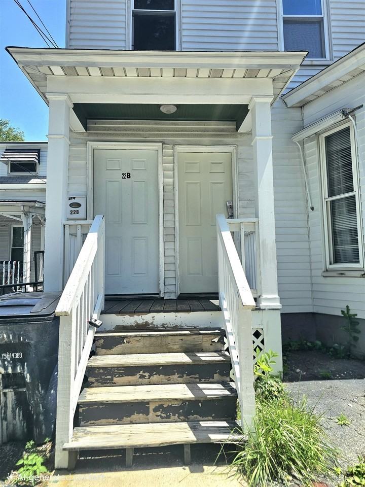 22 Beech St #B - Photo 2 of 27