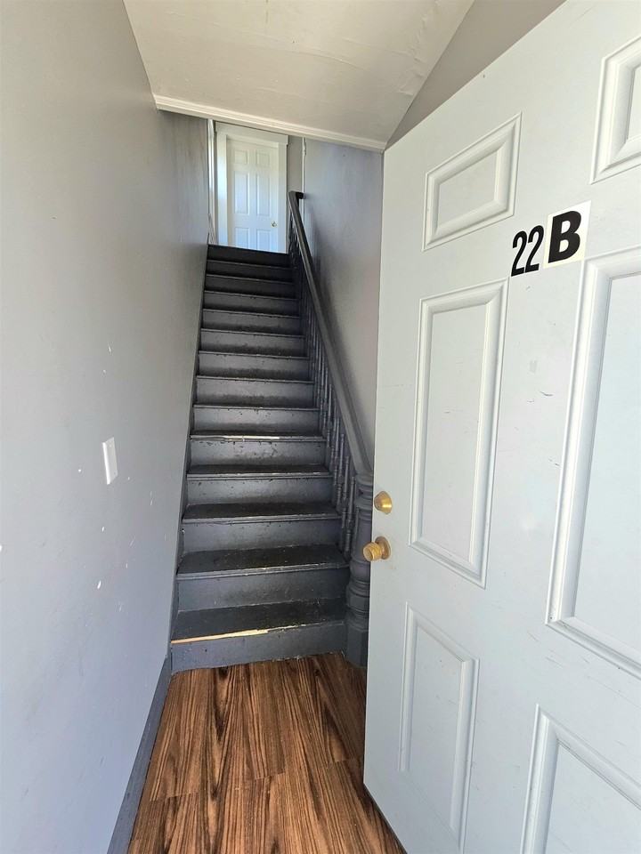 22 Beech St #B - Photo 3 of 27