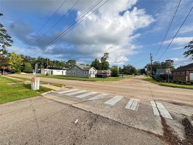 110 S Laurel St - Photo 2 of 14