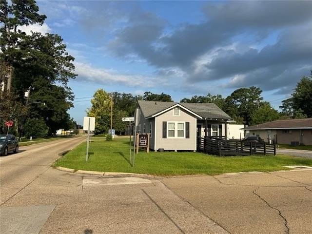 110 S Laurel St - Photo 3 of 14
