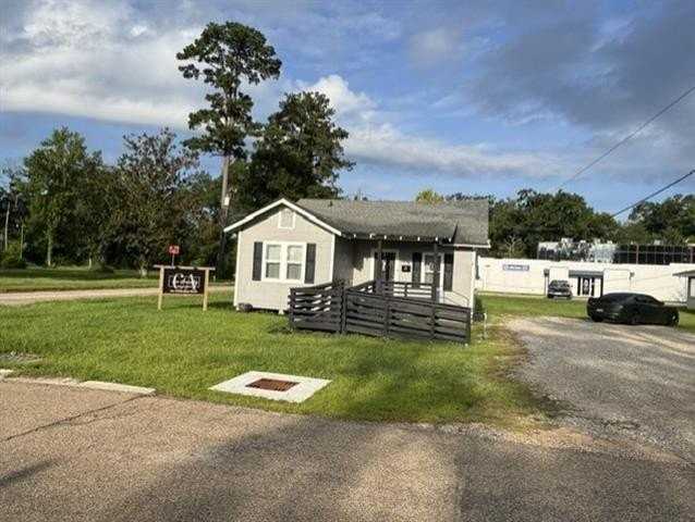 110 S Laurel St - Photo 4 of 14