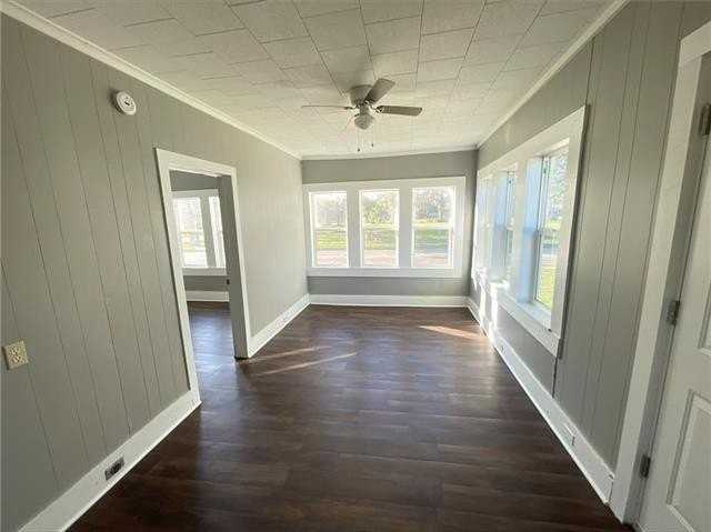 110 S Laurel St - Photo 7 of 14