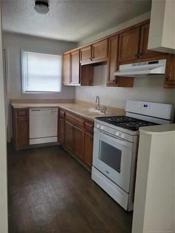 1329 E 38th St #A - Photo 6 of 9