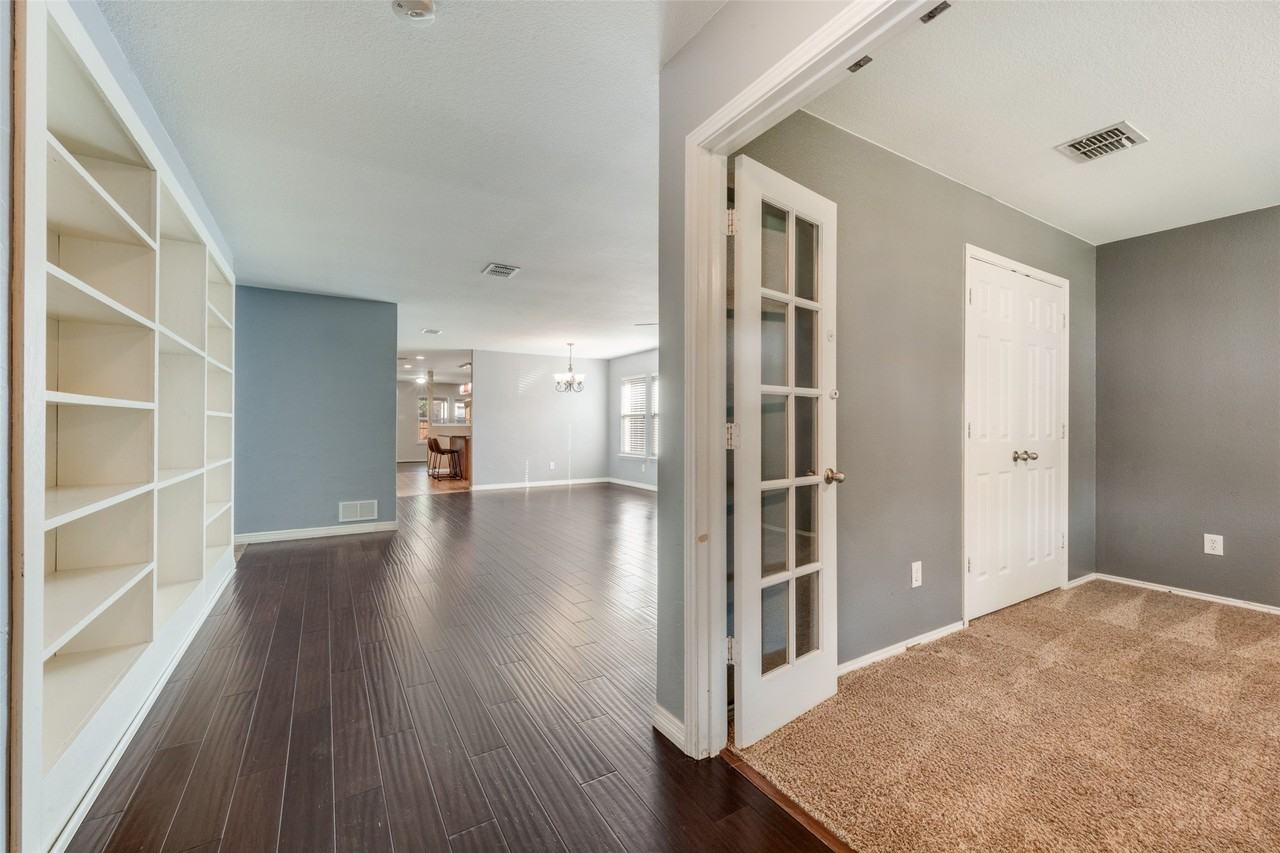 6504 Corral Ln - Photo 3 of 25