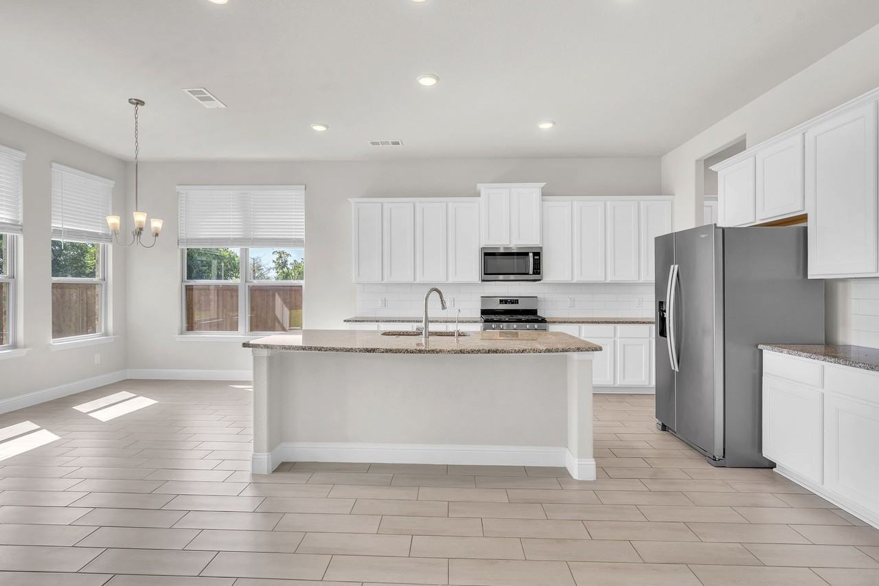 7243 Crowell Ave - Photo 5 of 36