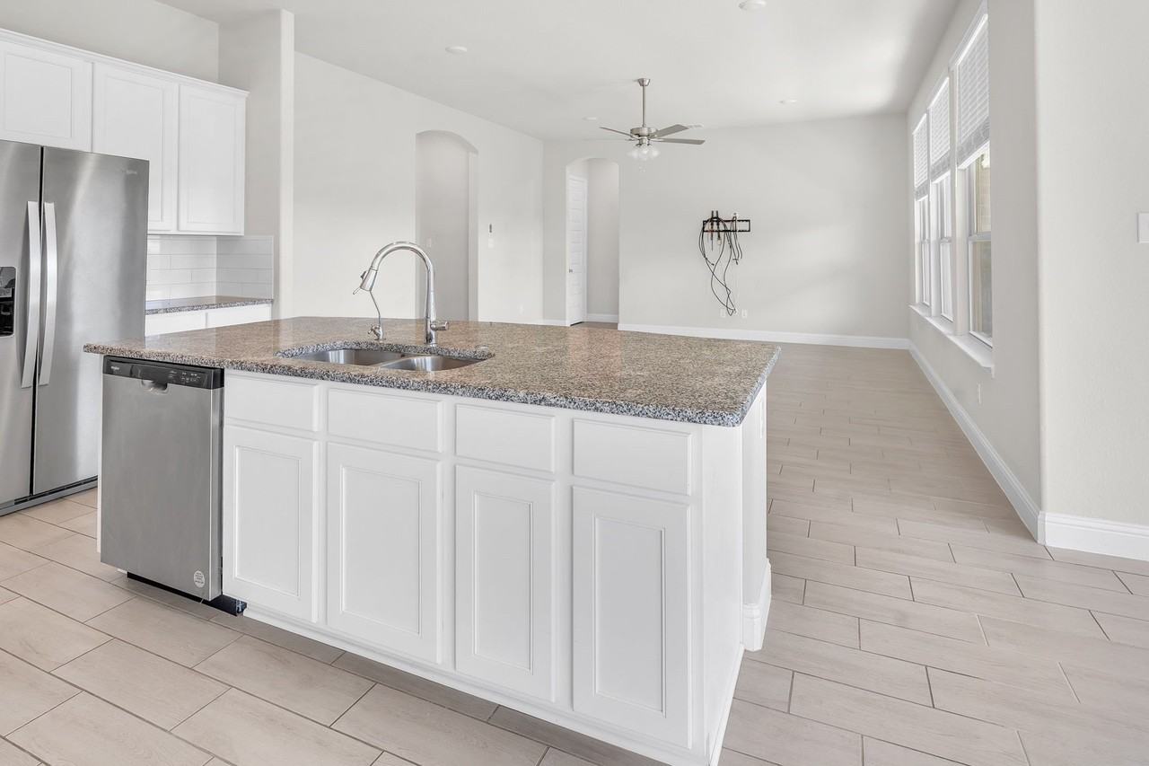 7243 Crowell Ave - Photo 6 of 36
