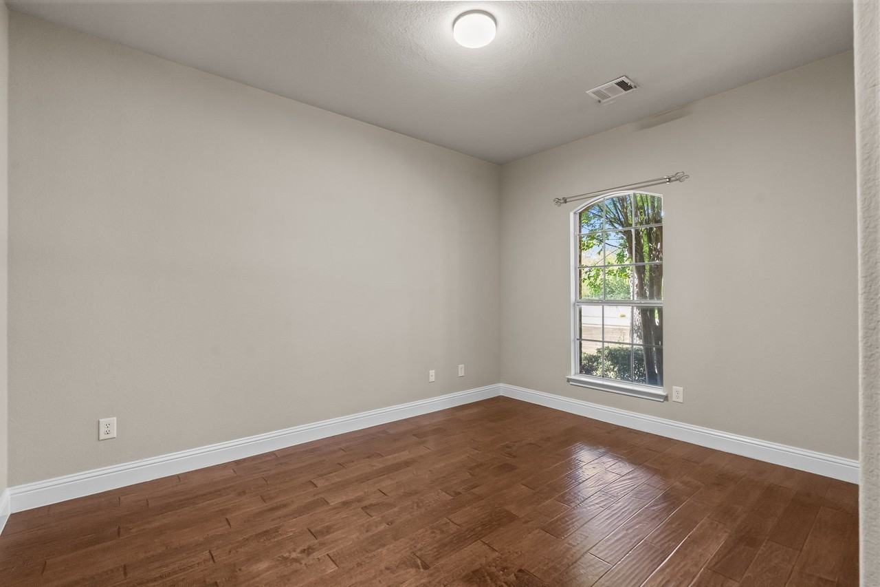 5200 Townsend Dr - Photo 4 of 40