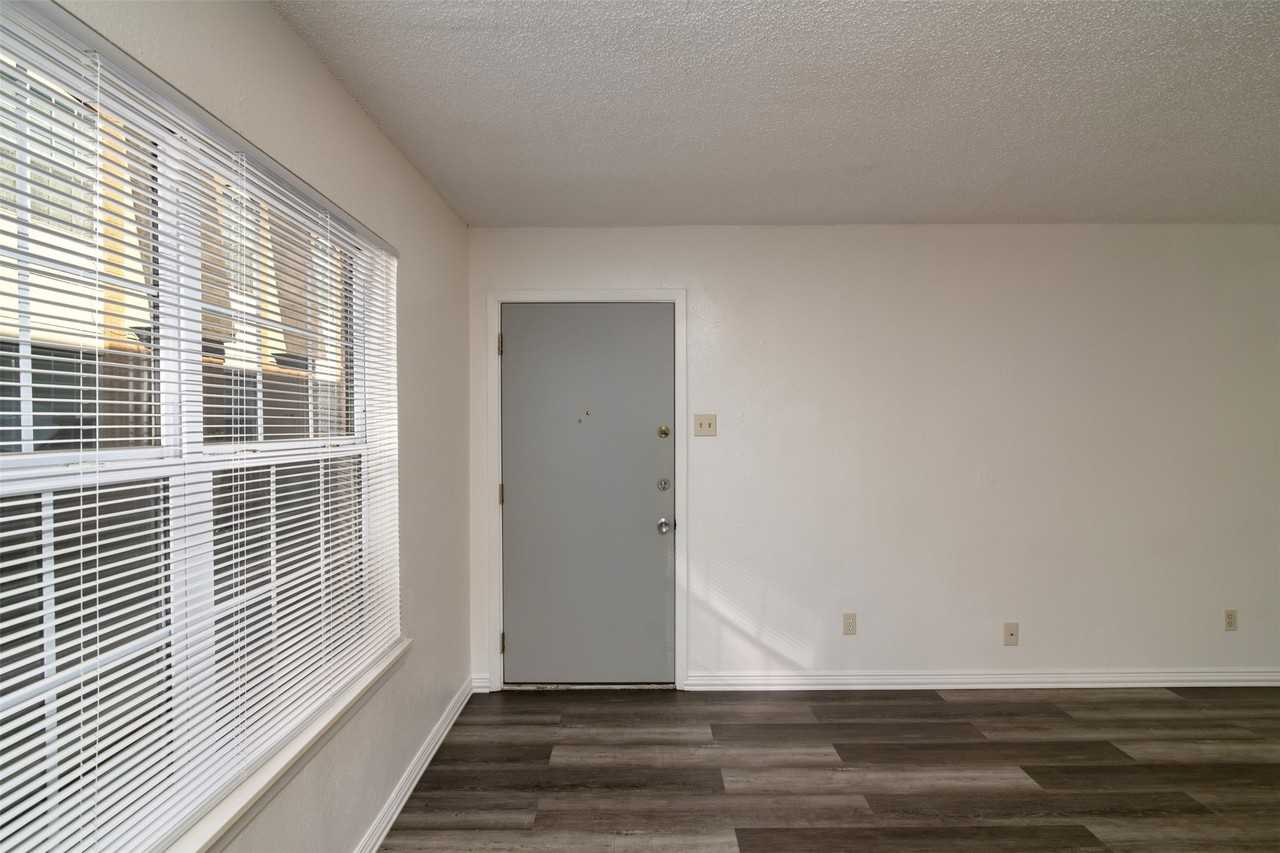 7048 Glenview Dr #45 - Photo 5 of 10