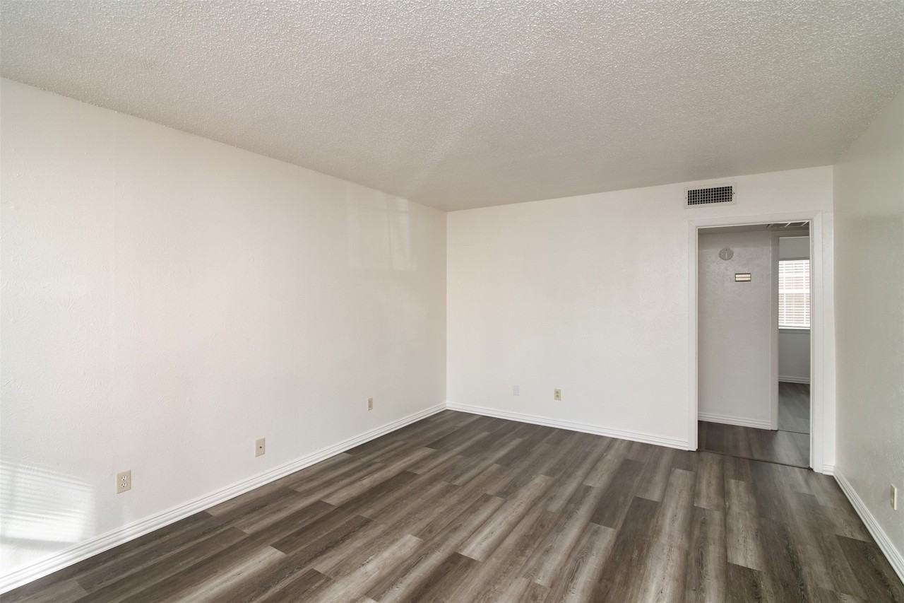 7048 Glenview Dr #45 - Photo 7 of 10