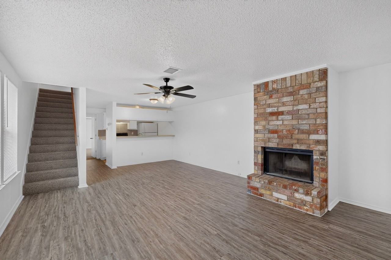 6120 Cypress Point Dr - Photo 3 of 12