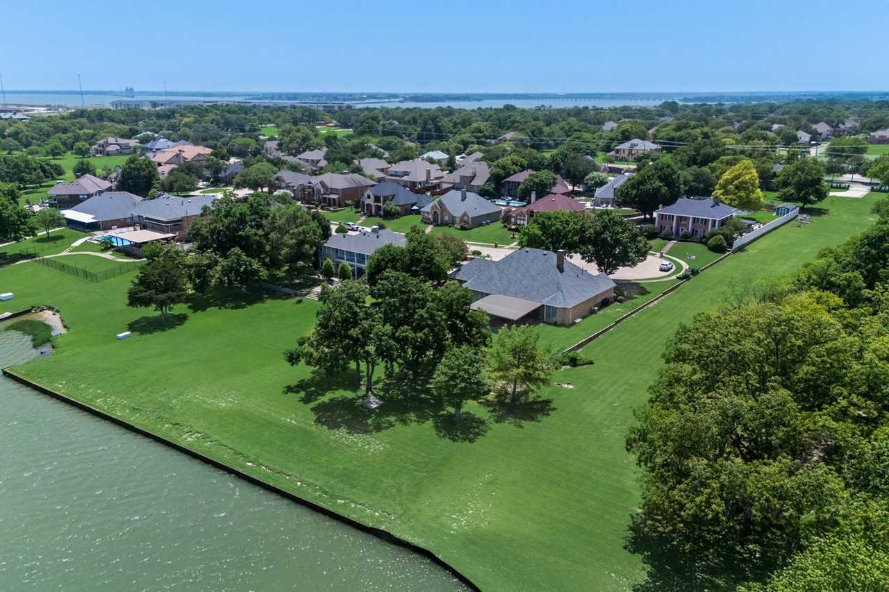 2318 Southbay Cir - Photo 4 of 40
