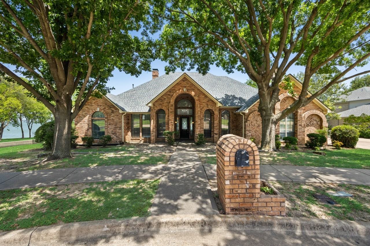 2318 Southbay Cir - Photo 5 of 40