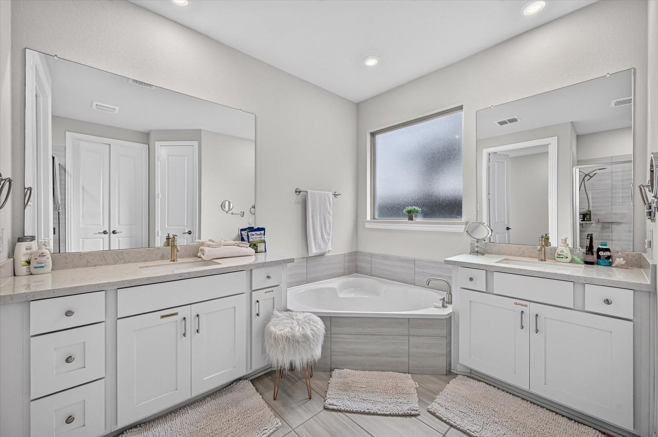 1428 Huckleberry St - Photo 4 of 20