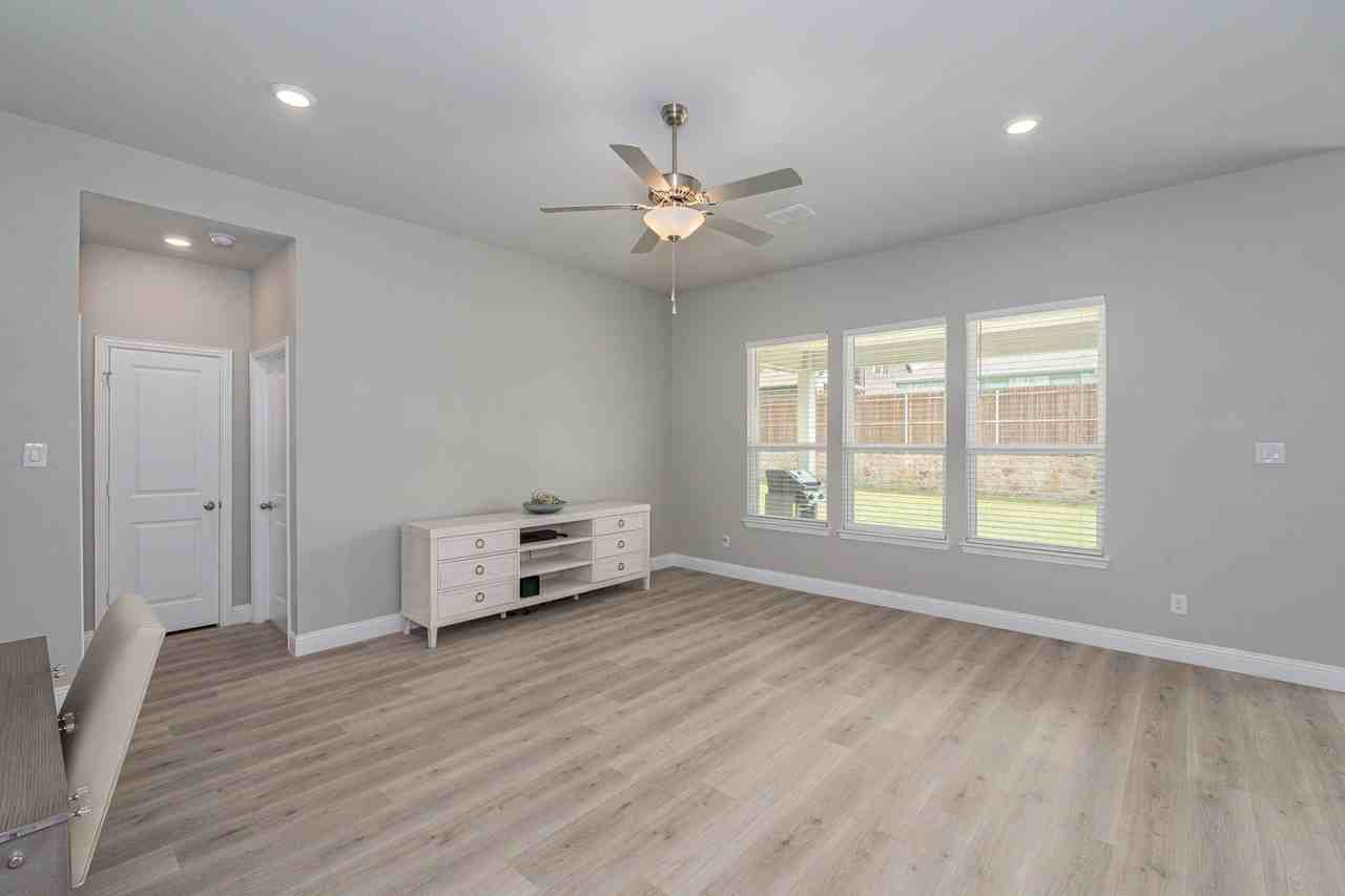 4104 Mockingbird Ln - Photo 5 of 21