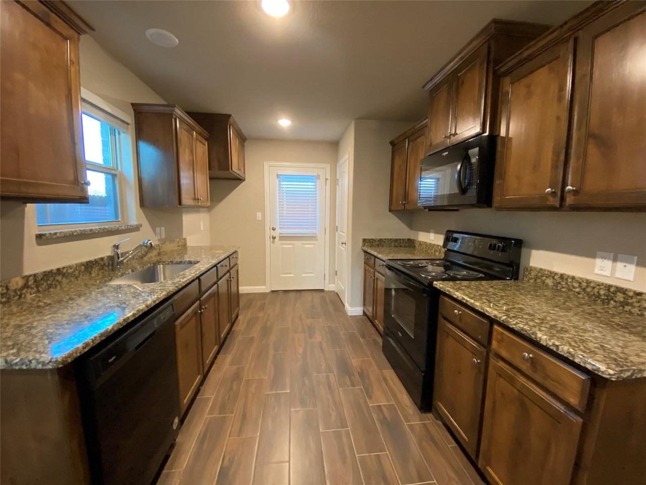 802 Rolling Terrace Cir - Photo 3 of 15
