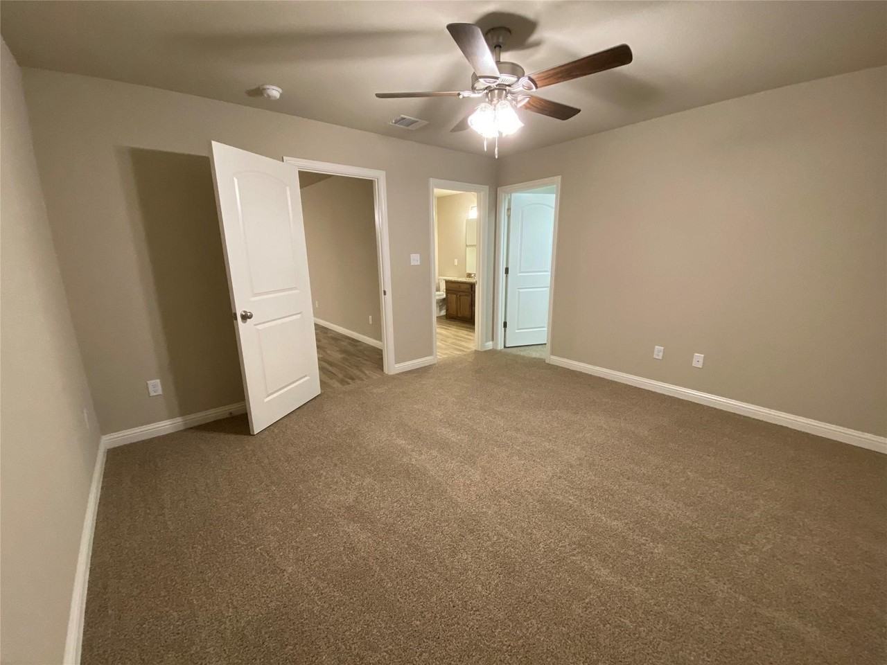 802 Rolling Terrace Cir - Photo 4 of 15