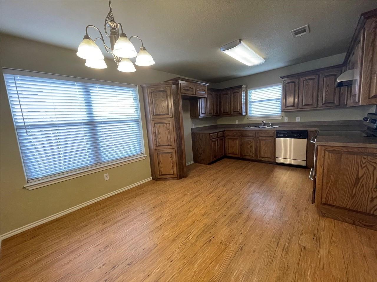 705 Rambling Ct - Photo 3 of 16
