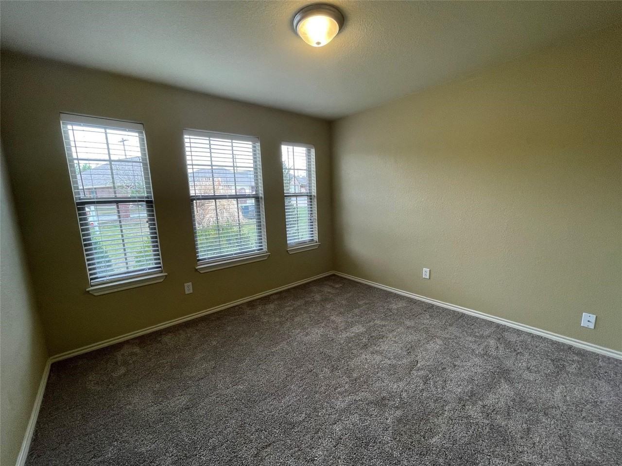705 Rambling Ct - Photo 4 of 16