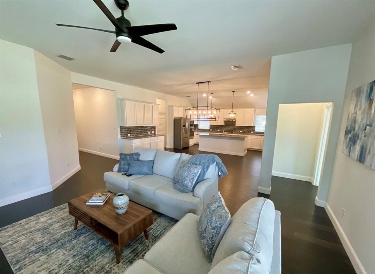 518 Overton Ave - Photo 4 of 14