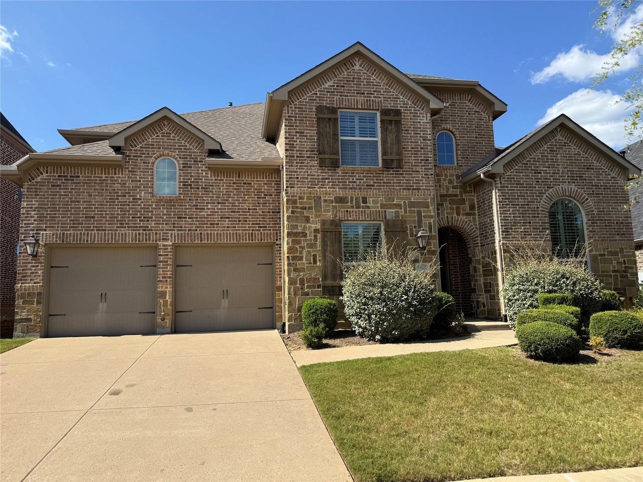1405 Pitaya Dr - Photo 2 of 32