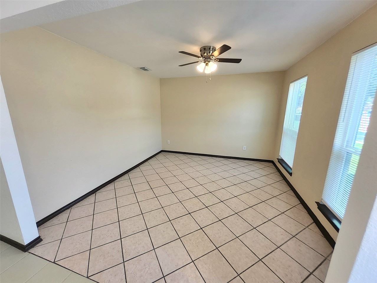 4672 Heatherbrook Ln - Photo 3 of 24