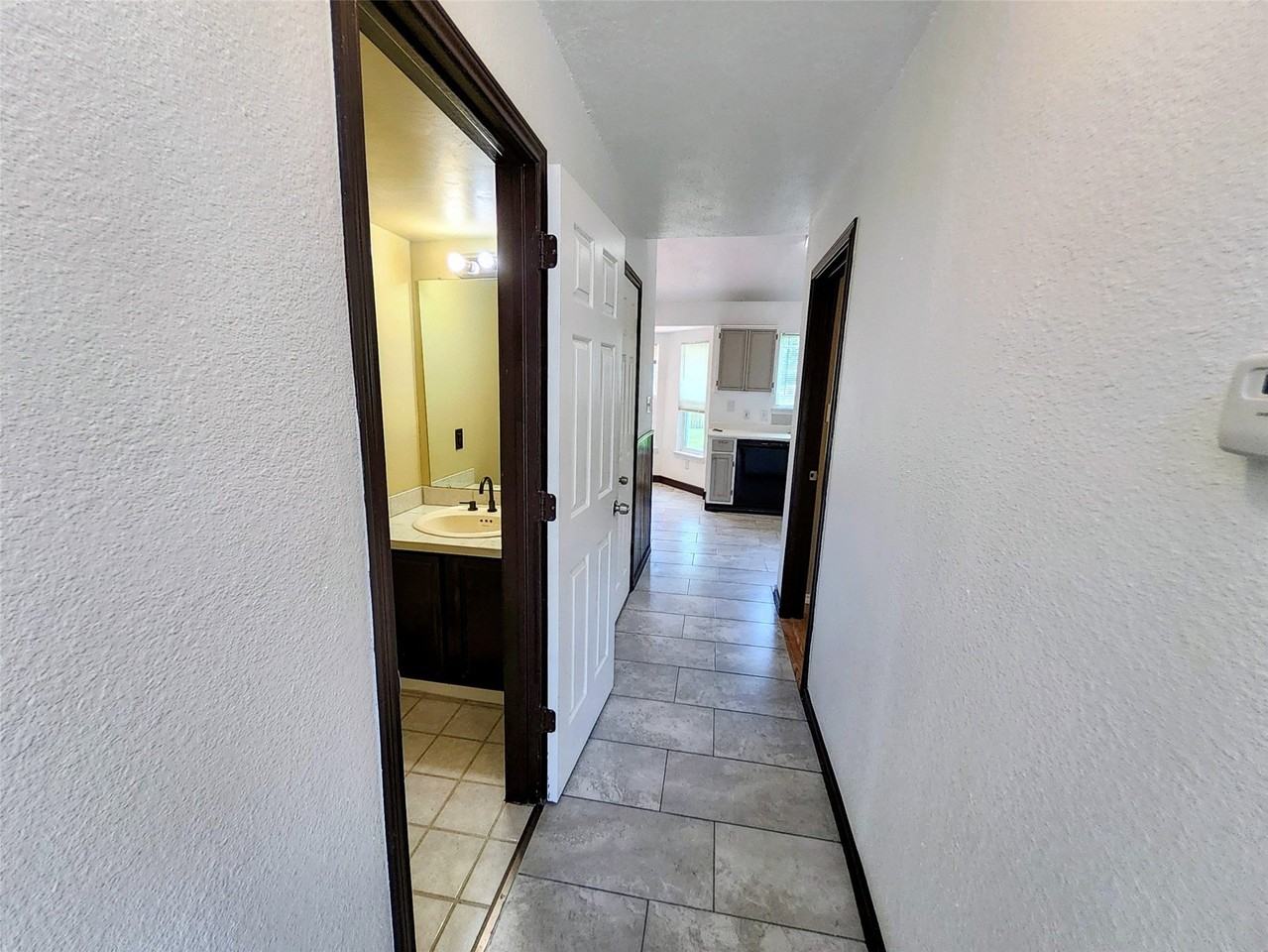 4672 Heatherbrook Ln - Photo 4 of 24