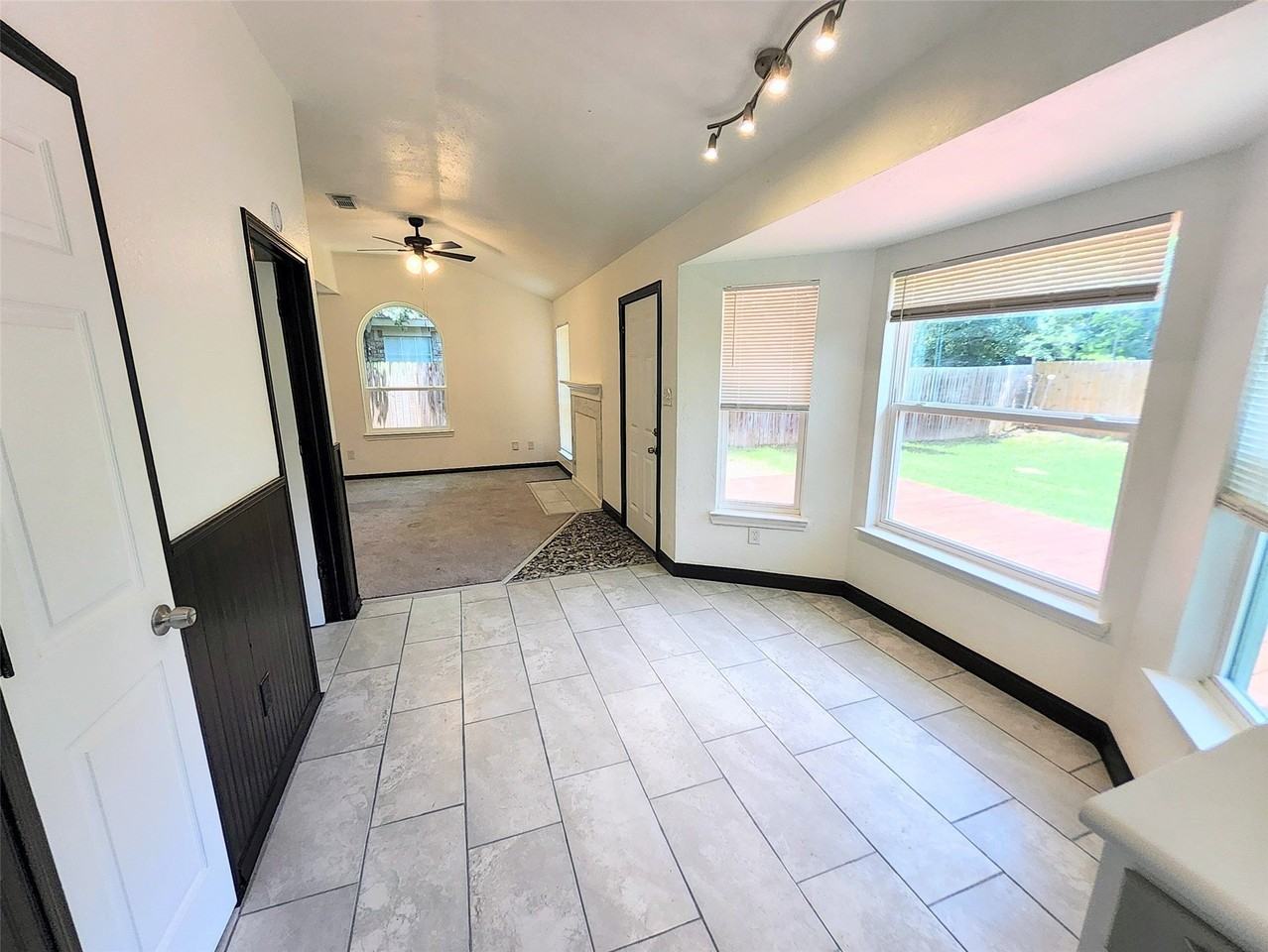 4672 Heatherbrook Ln - Photo 6 of 24