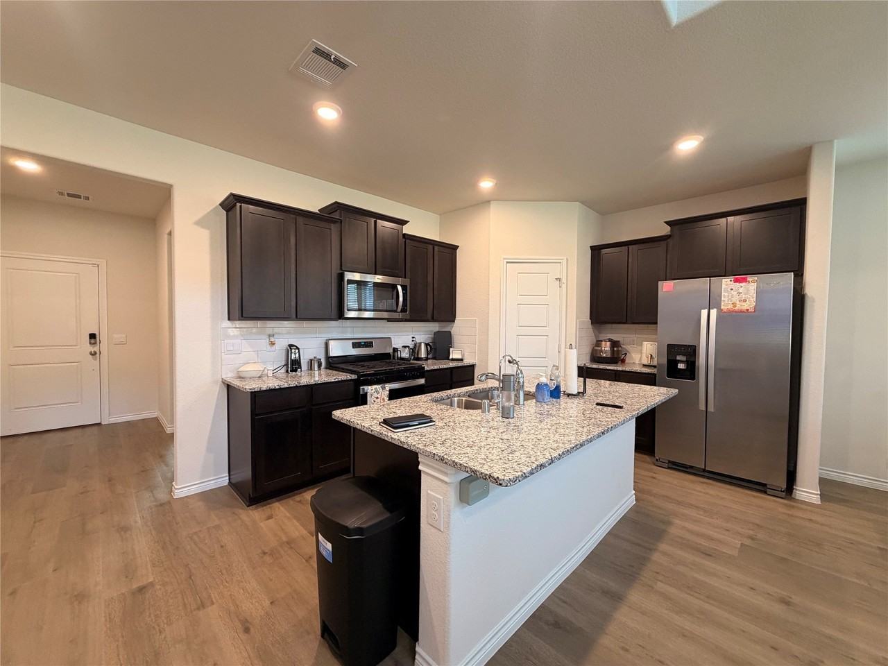 7401 Mayplace Dr - Photo 3 of 22