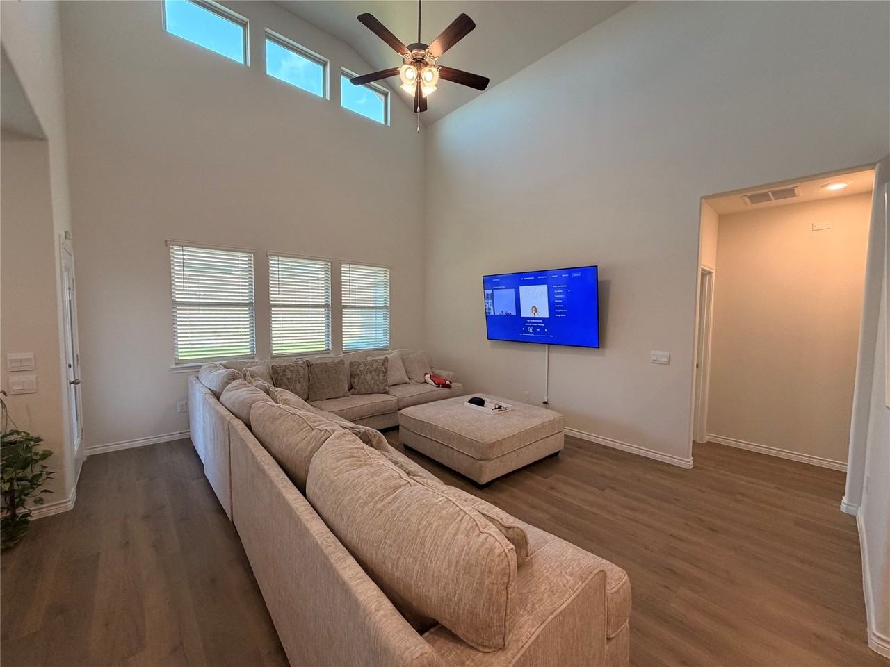 7401 Mayplace Dr - Photo 4 of 22