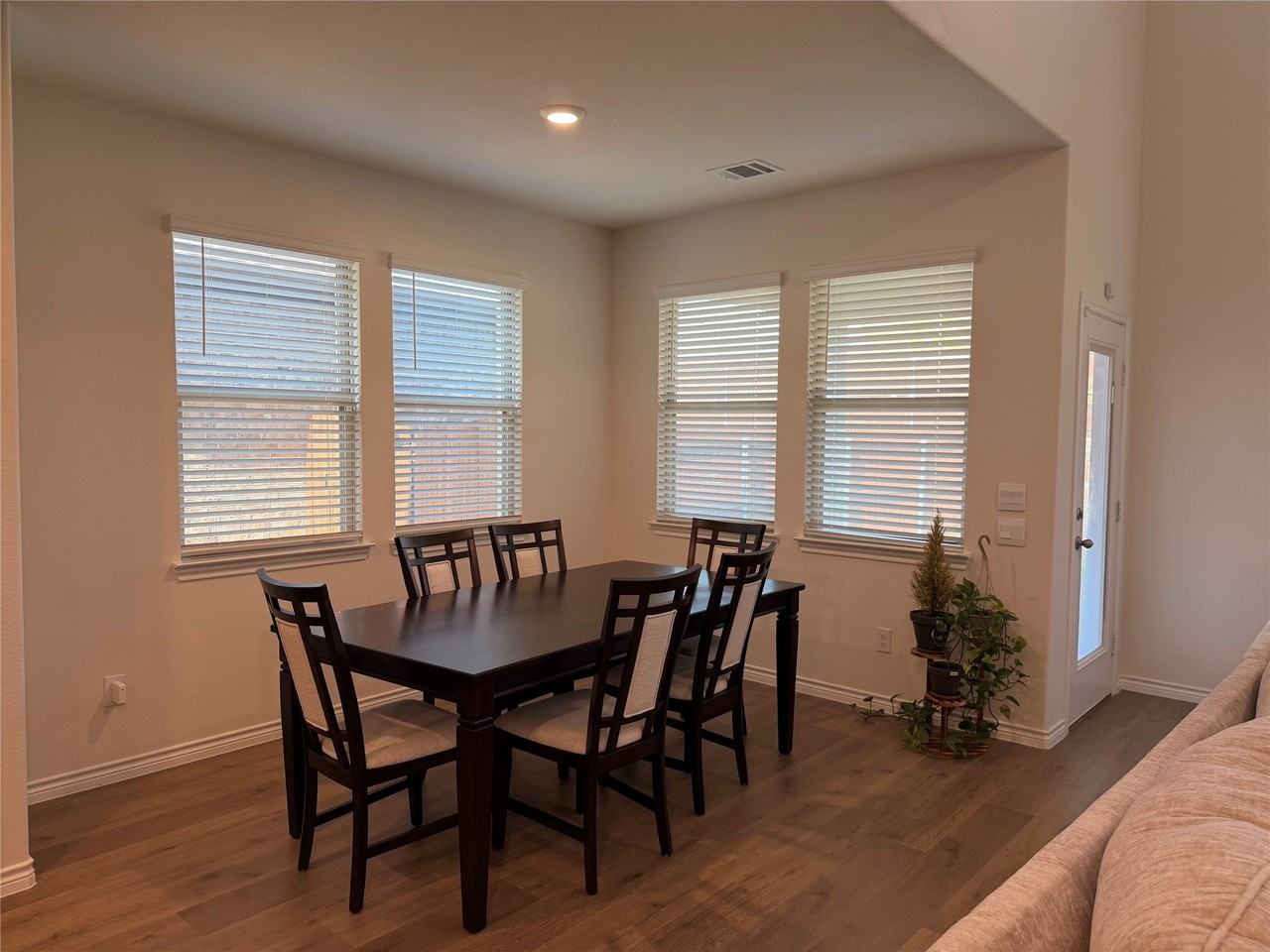7401 Mayplace Dr - Photo 5 of 22